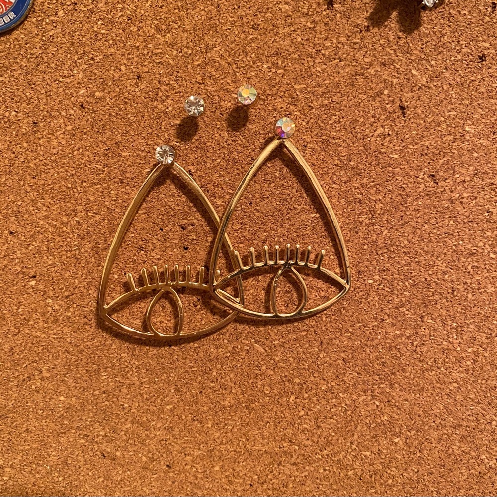 Funky eye earrings! 👁